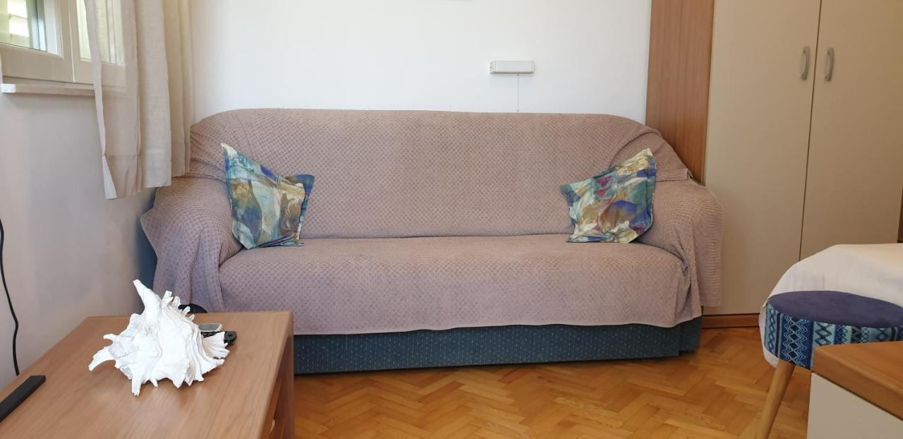 Pende Apartment Banjol Екстериор снимка