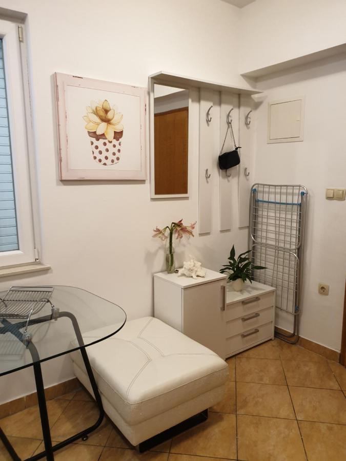 Pende Apartment Banjol Екстериор снимка