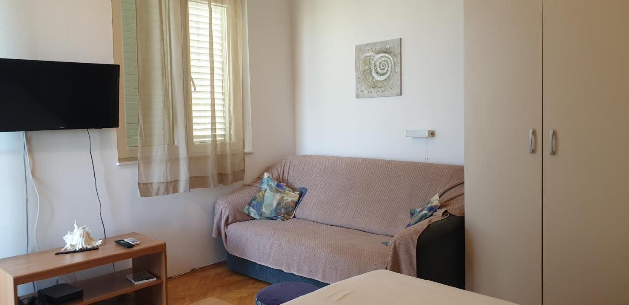 Pende Apartment Banjol Екстериор снимка