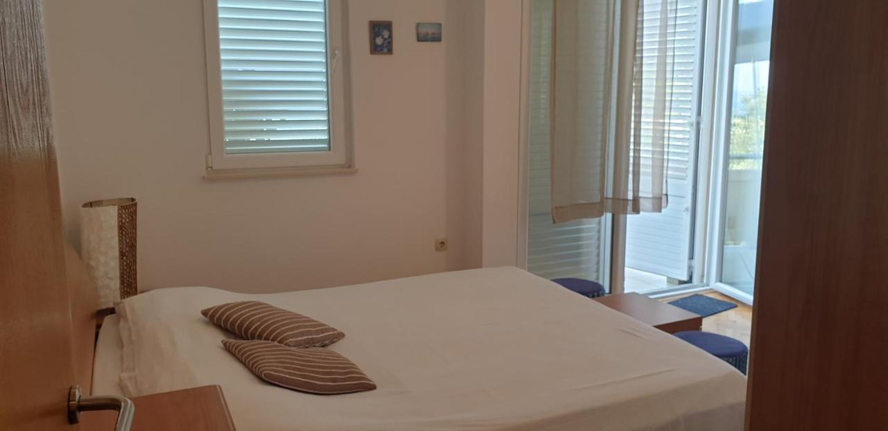 Pende Apartment Banjol Екстериор снимка