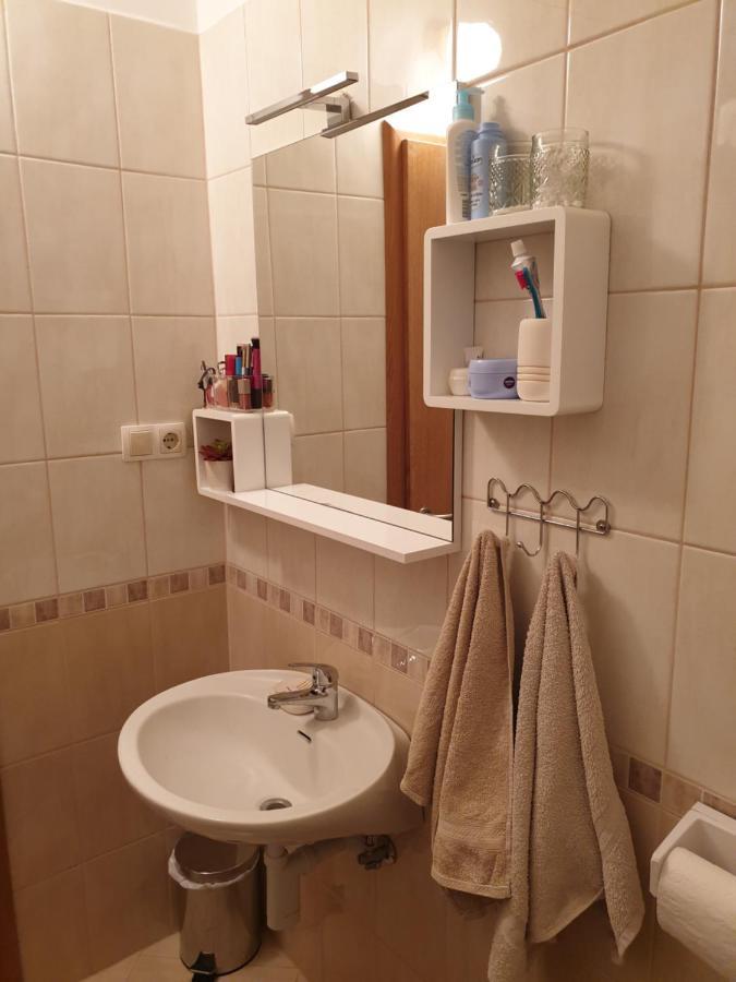 Pende Apartment Banjol Екстериор снимка