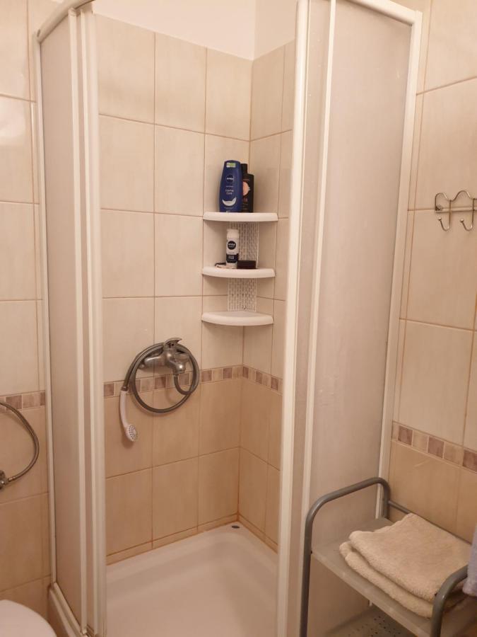 Pende Apartment Banjol Екстериор снимка